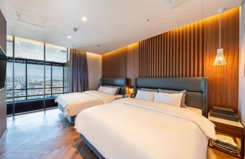 Guun-dong Hotel | Eco-Friendly Stay at Suwon Guundong Partyz with Breakfast