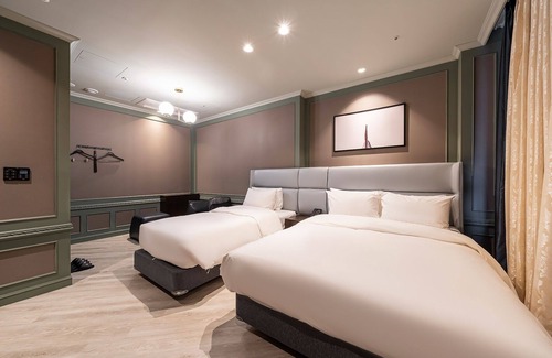 Guun-dong Hotel | Eco-Friendly Stay at Suwon Guundong Partyz with Breakfast