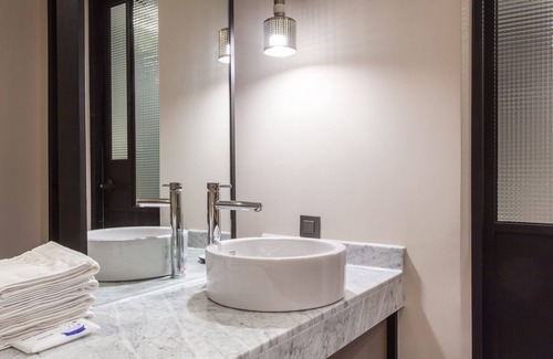 Guun-dong Hotel | Discover Suwon Guundong Rampart with Family-Friendly Amenities