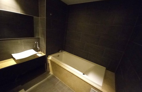 Guun-dong Hotel | Eco-Friendly Stay at Suwon Guundong Wol with Breakfast
