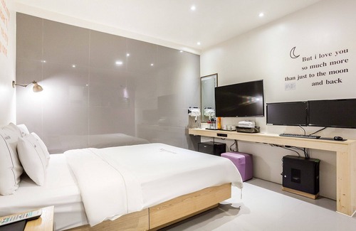 Suwon Hotel | Eco-Conscious Stay at Suwon Tan with Family-Friendly Perks