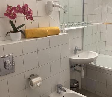 Sostogyogyfurdo Bed & Breakfast | Discover Svájci Lak Panzió: Poolside Bliss & Ocean Views