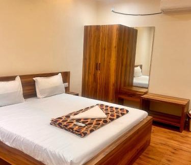 Farooq Nagar Hotel | Discover SV Banquets with Family-Friendly Amenities