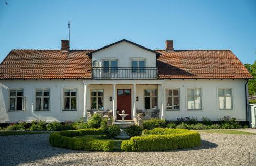 Kivik Bed & Breakfast | Cozy Svabesholms Kungsgårds B&B with Hot Tub & Breakfast
