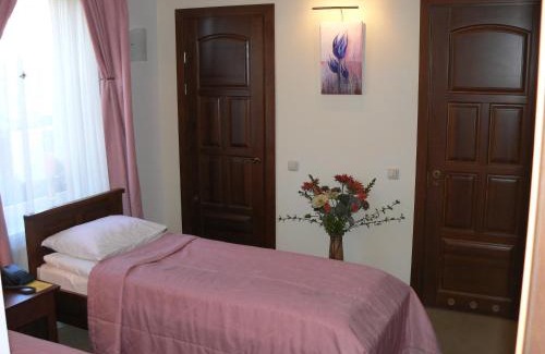 Priekule Hotel | Guest Rated 9/10: Svečių namai Minge with Family-Friendly Perks