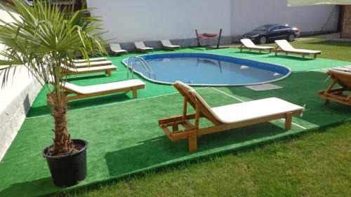 Shiroki Dol Villa | Relax at Sveti Nikola Villas with Oceanfront Pool Access