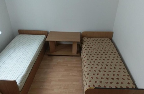 Svyatoshyns'kyi District Apartment | Family-Friendly Sviatoshyn Aparthotel with Kitchen Amenities