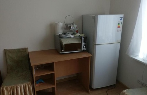 Svyatoshyns'kyi District Apartment | Family-Friendly Sviatoshyn Aparthotel with Kitchen Amenities