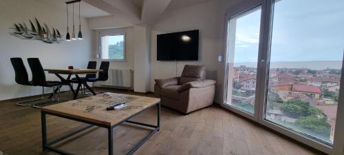 Ohrid Apartment | Oceanfront Svir Skyline Apartment No 39 - Rated 10/10!