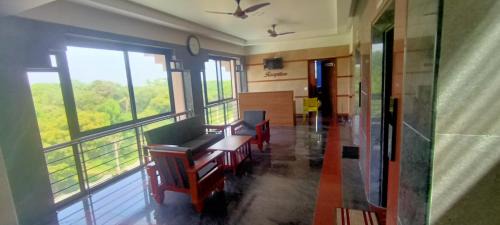 Madurai Cabin | Inviting SVK Lodging: Family-Friendly and Accessible Stays