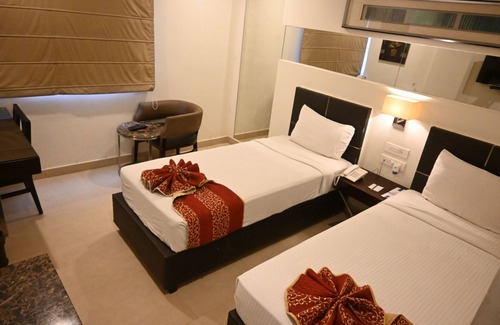 Kakinada Hotel | SVN GRAND: Family-Friendly Stay with Delicious Breakfast