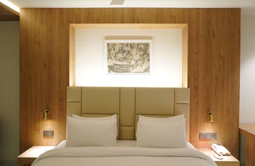 Vizianagaram Hotel | Discover Comfort at SVN Lake Palace with Family-Friendly Amenities