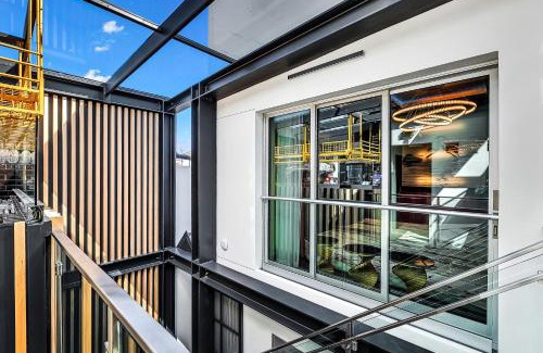 Hermosa Beach Hotel | Oceanfront Comfort at SW Beach Hotel - Rated 8.3/10
