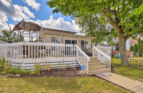 Niles Cottage | SW Michigan Getaway w/ Private Dock + Beach!