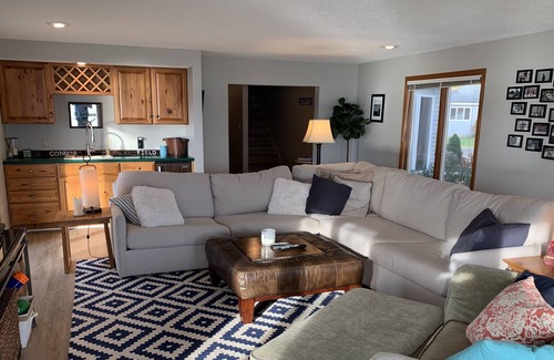 Niles House | SW Michigan lake home that is perfect for water sports, ND games and wineries.