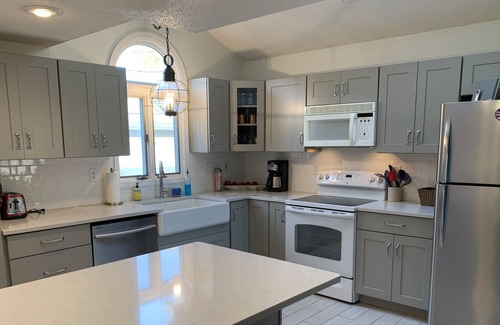 Niles House | SW Michigan lake home that is perfect for water sports, ND games and wineries.