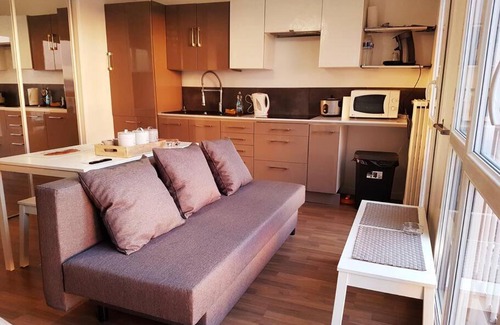 Le Bourget Apartment | Charming SW Paris Le Bourget - Family-Friendly Retreat