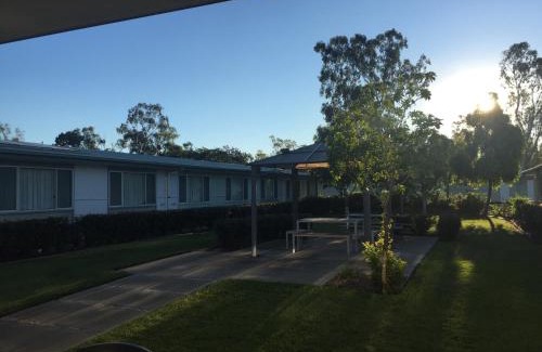Middlemount Hotel | Convenient Swag Motel: Pet-Friendly with Inclusive Amenities