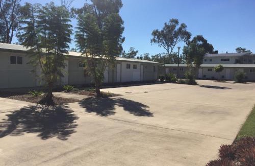 Middlemount Hotel | Convenient Swag Motel: Pet-Friendly with Inclusive Amenities