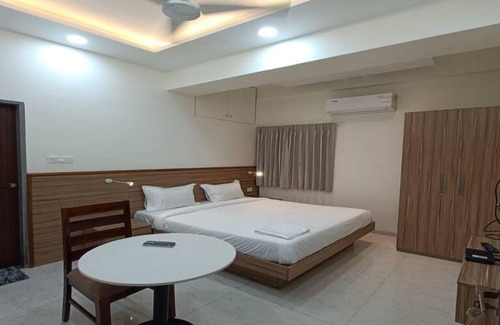 Indore Apartment | Convenient Stay at SwageStay Scheme No 114 with Breakfast