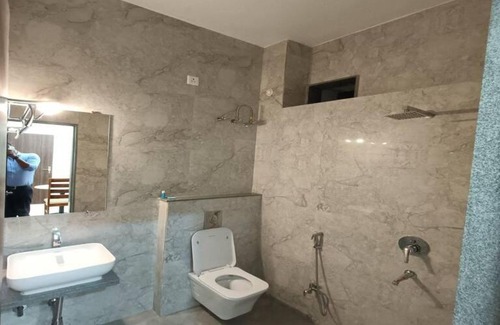 Indore Apartment | Convenient Stay at SwageStay Scheme No 114 with Breakfast