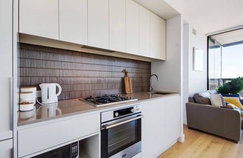 Adelaide Central Business District Apartment | Experience Swainson at Vue - Top-Rated with Pool & Breakfast
