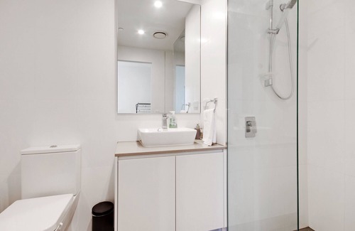 Adelaide Central Business District Apartment | Experience Swainson at Vue - Top-Rated with Pool & Breakfast