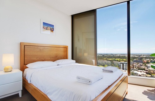 Adelaide Central Business District Apartment | Experience Swainson at Vue - Top-Rated with Pool & Breakfast