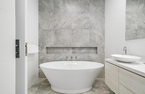 Royston Park House | Guest Rated 10/10: Swainson on Third, Pet Friendly Stay