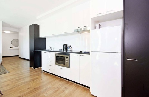 Adelaide Central Business District Apartment | Explore Swainson on Synagogue: Family-Friendly Comfort