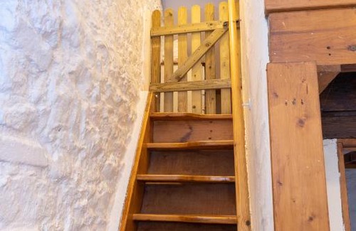 Pyle Apartment | Inviting Swallow Cottage: Family-Friendly with Hot Tub