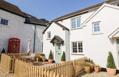 Watermouth House | Pet-Friendly Swallow Cottage: A 4-Star Family Retreat