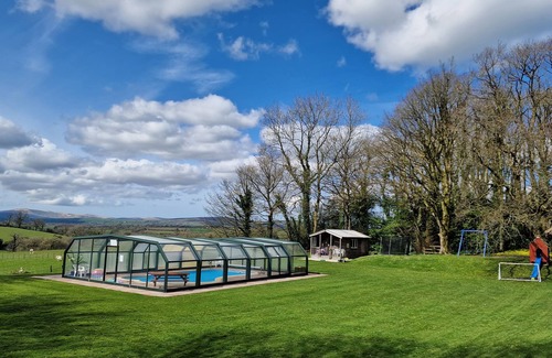 Whitland Cottage | Pet-Friendly Swallow Cottage with Pool and Breakfast Included