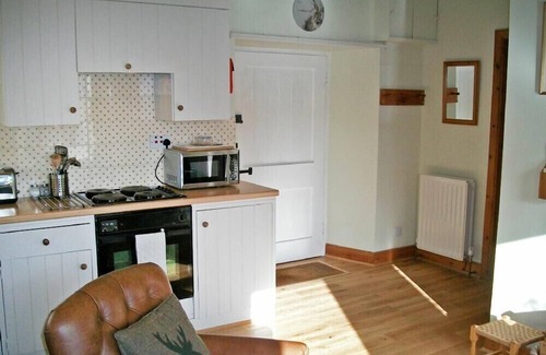 Old Bewick Cottage | Cozy Swallow Cottage: Family-Friendly Getaway in Powburn