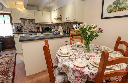 St. Martin Cottage | Pet-Friendly Swallow Cottage with Ocean View in Mawgan