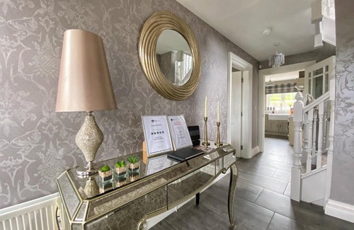 Enniskillen House | Elegant Swallow Lane: 4-Star Stay with Top Amenities