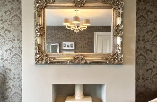 Enniskillen House | Elegant Swallow Lane: 4-Star Stay with Top Amenities