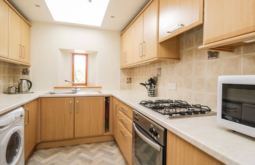 Thornthwaite Cottage | Cozy Swallow's Nest: Pet-Friendly Stay with Breakfast Included