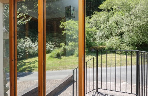Thornthwaite Cottage | Cozy Swallow's Nest: Pet-Friendly Stay with Breakfast Included