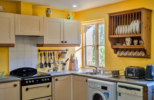Helford Passage Cottage | Pet-Friendly Getaway at Swallows in St Keverne