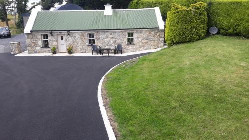 Swinford House | Inviting Swallows Cottage: Pet & Child Friendly Retreat