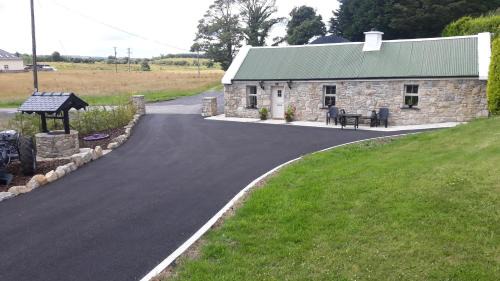 Swinford House | Inviting Swallows Cottage: Pet & Child Friendly Retreat