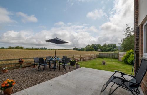 Belford House | Enjoy Family-Friendly Comfort at Swallows Flight Hotel