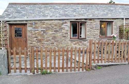 Treligga House | Discover Swallows: A 4-Star Getaway with Hot Tub & Pet-Friendly