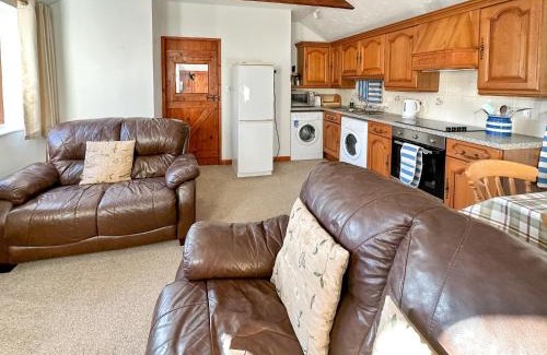 Treligga House | Discover Swallows: A 4-Star Getaway with Hot Tub & Pet-Friendly