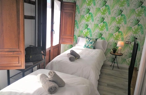 San Ildefonso Apartment | Swallows House: Family-Friendly Retreat with Spa & Breakfast