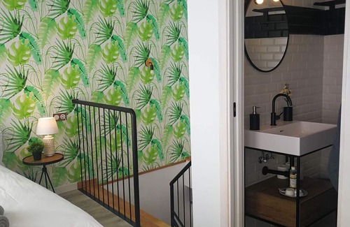 San Ildefonso Apartment | Swallows House: Family-Friendly Retreat with Spa & Breakfast