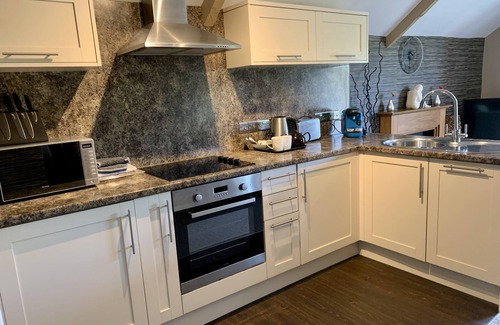 Easton Apartment | Guest Rated 10/10: Swallows Nest One Bedroom Apartment