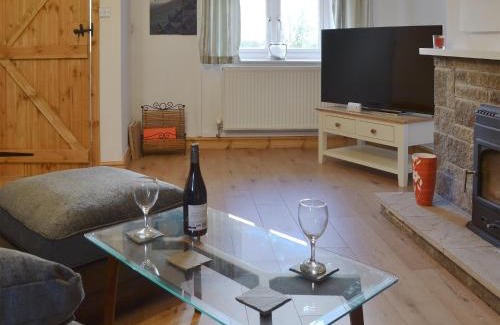 Caergeiliog House | Welcoming Swallows Nest: Pet & Child-Friendly Retreat