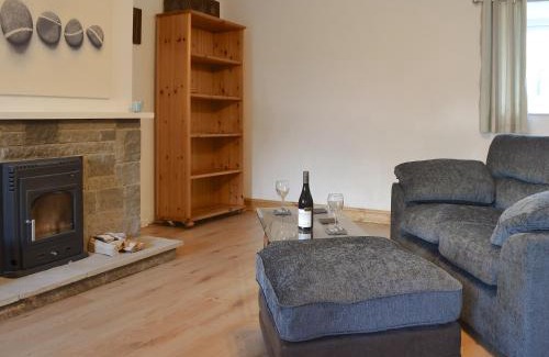Caergeiliog House | Welcoming Swallows Nest: Pet & Child-Friendly Retreat